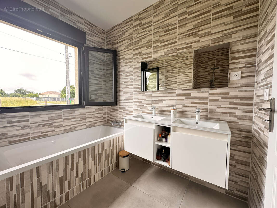 Maison à LA FORET-DU-PARC