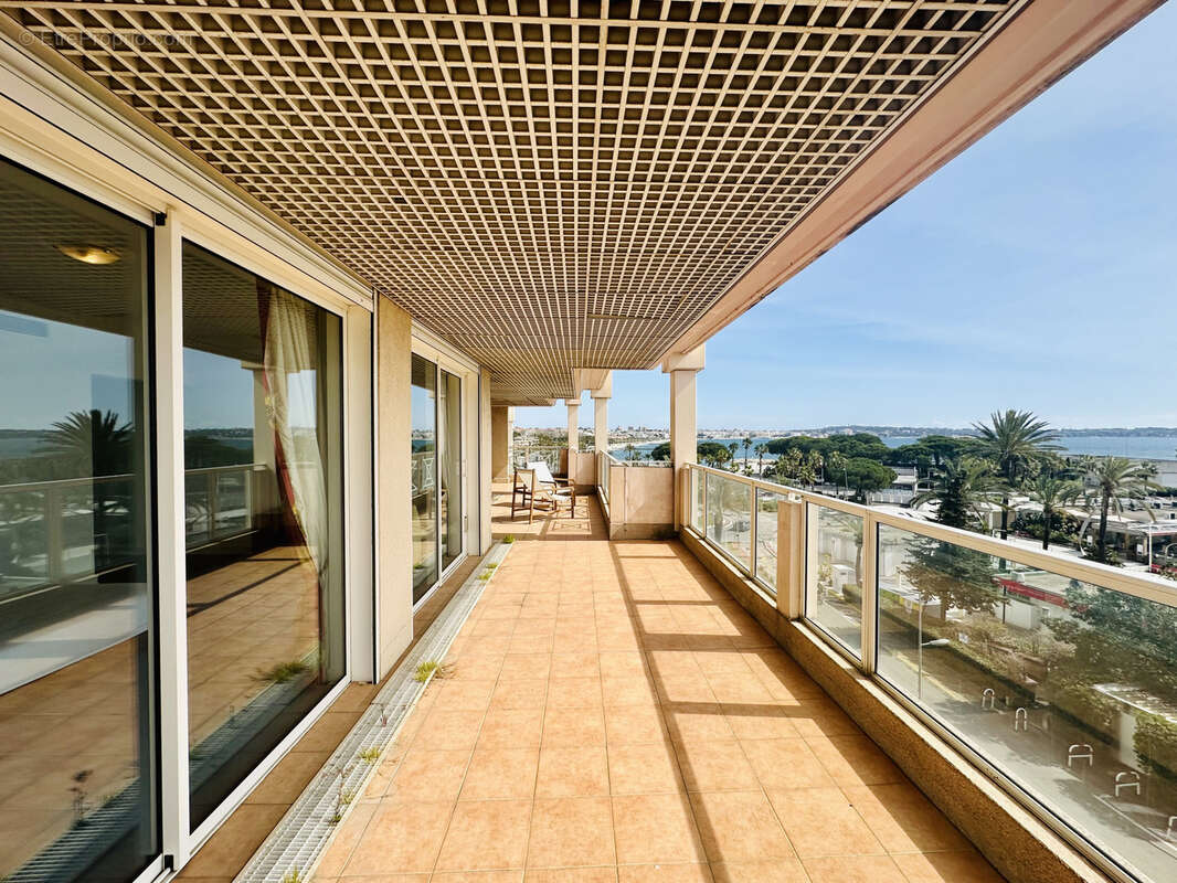 Appartement à VALLAURIS