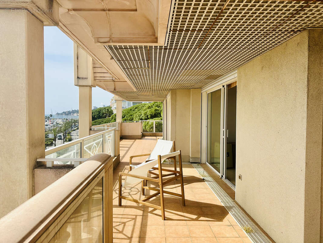 Appartement à VALLAURIS