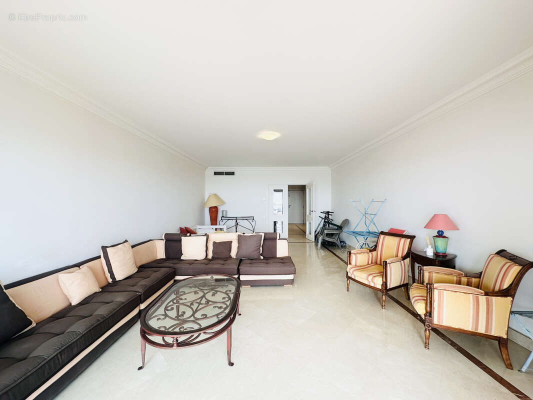 Appartement à VALLAURIS