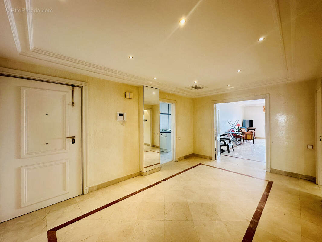 Appartement à VALLAURIS