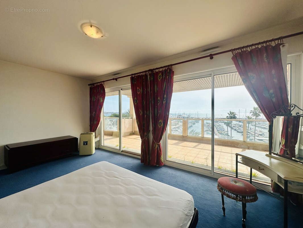 Appartement à VALLAURIS