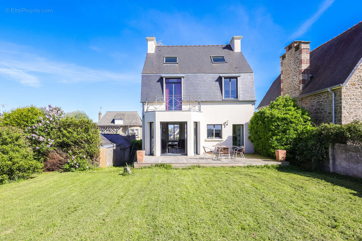 Maison à SAINT-JACUT-DE-LA-MER