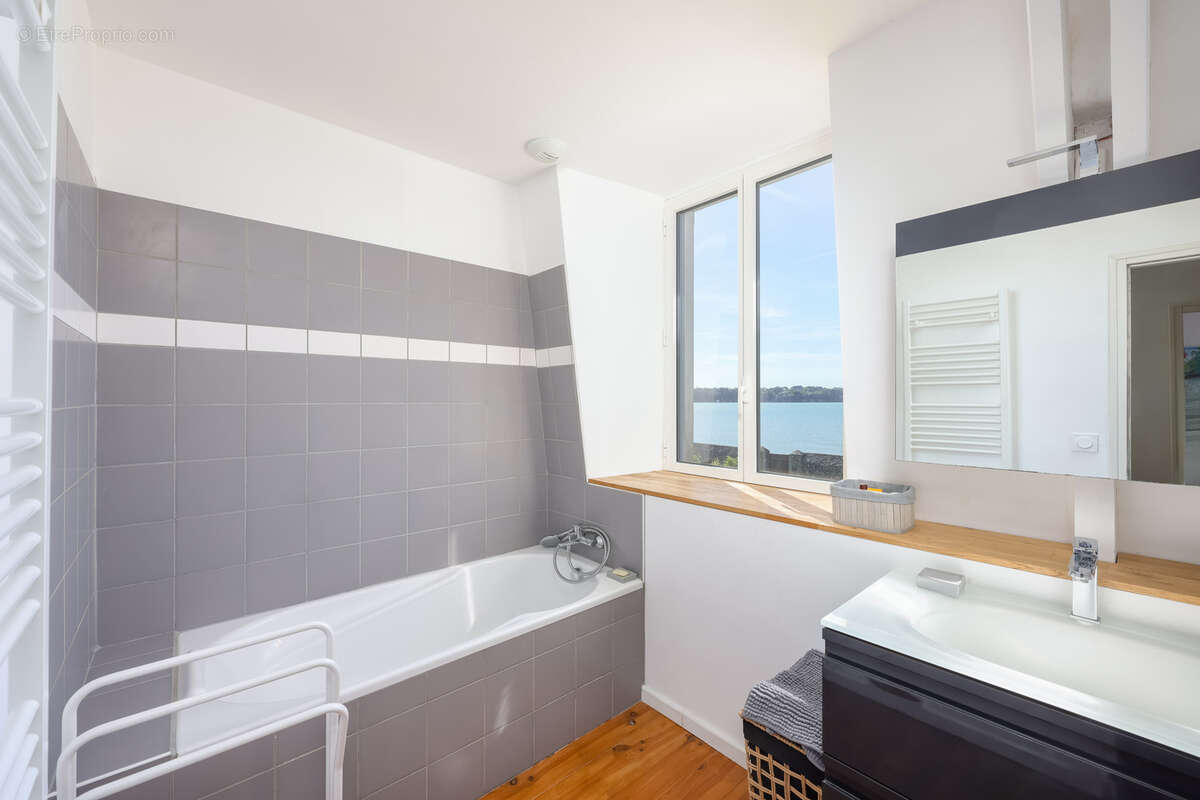 Maison à SAINT-JACUT-DE-LA-MER