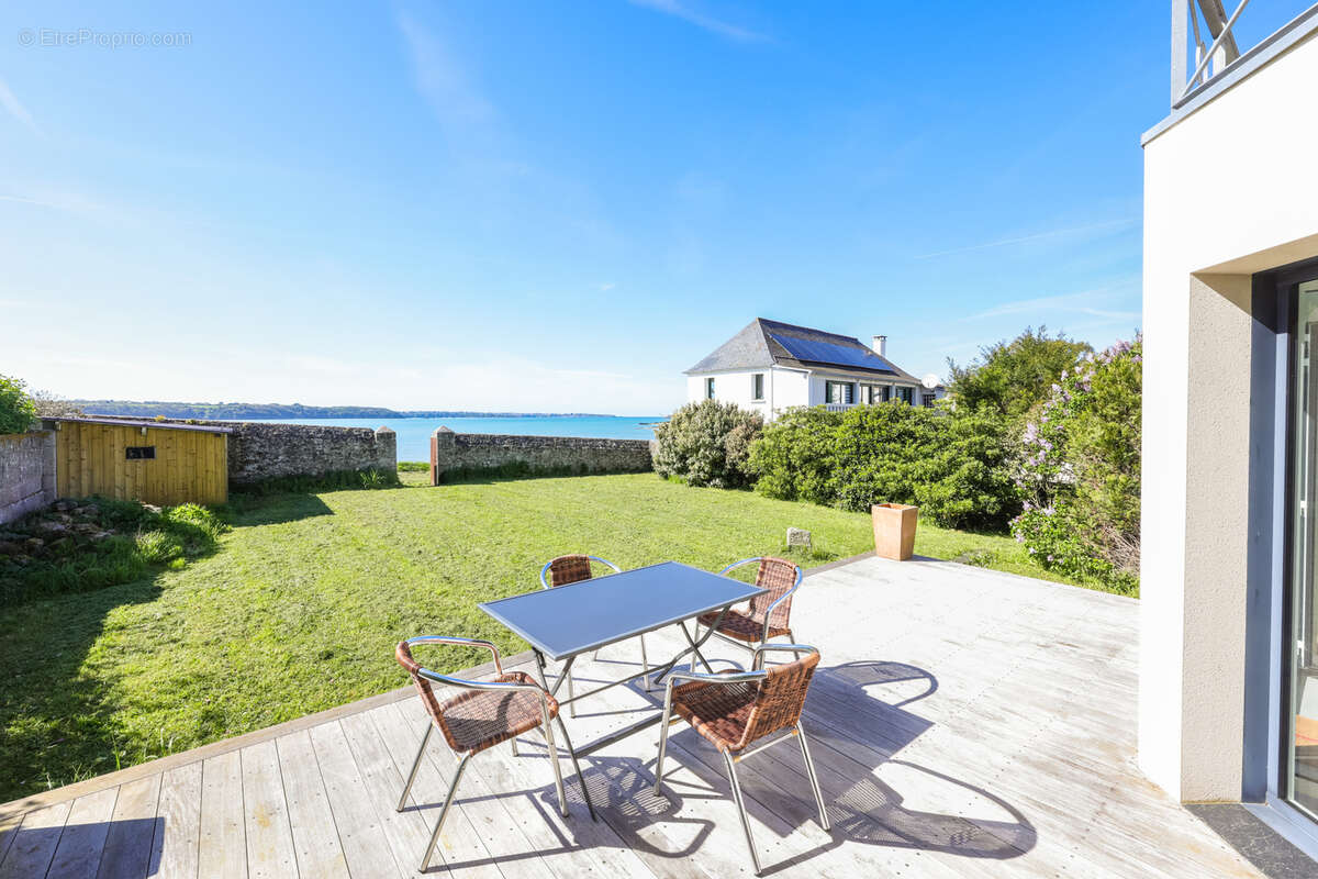 Maison à SAINT-JACUT-DE-LA-MER