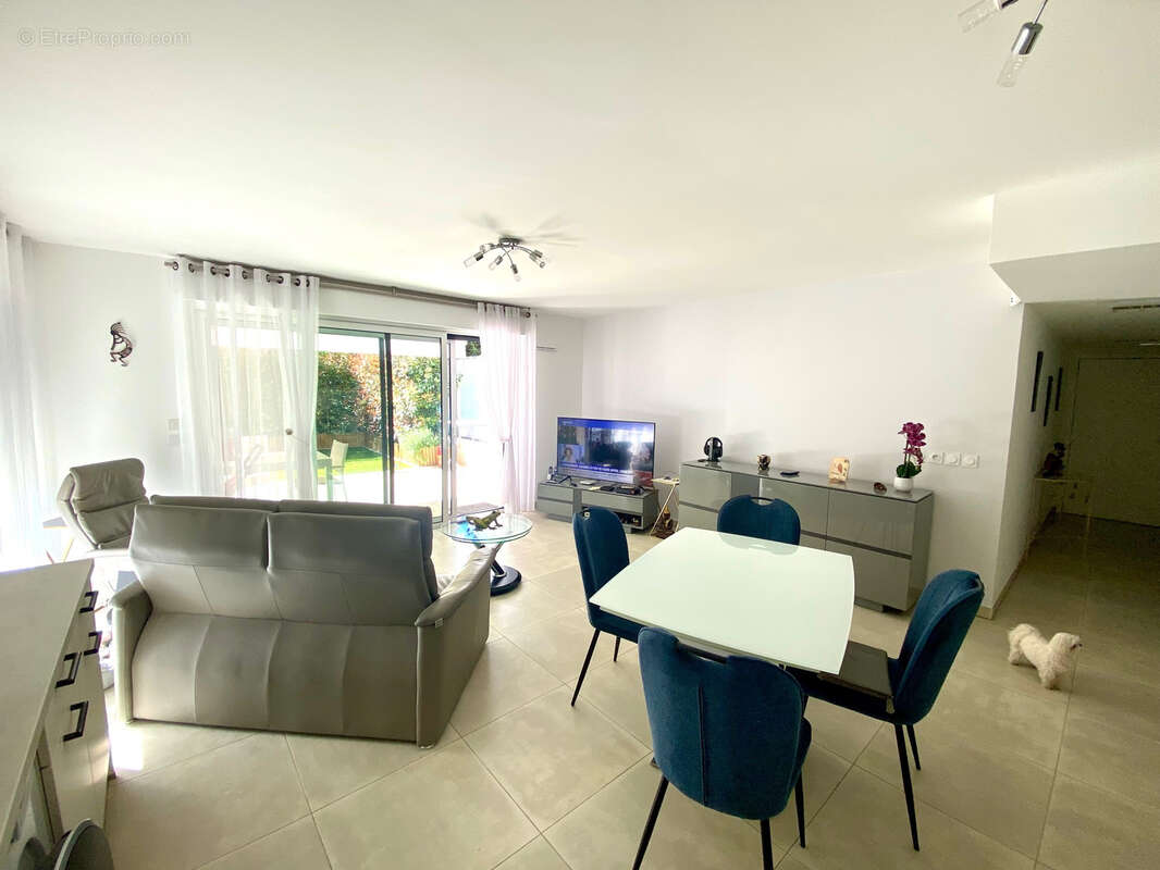 Appartement à SAINT-LAURENT-DU-VAR