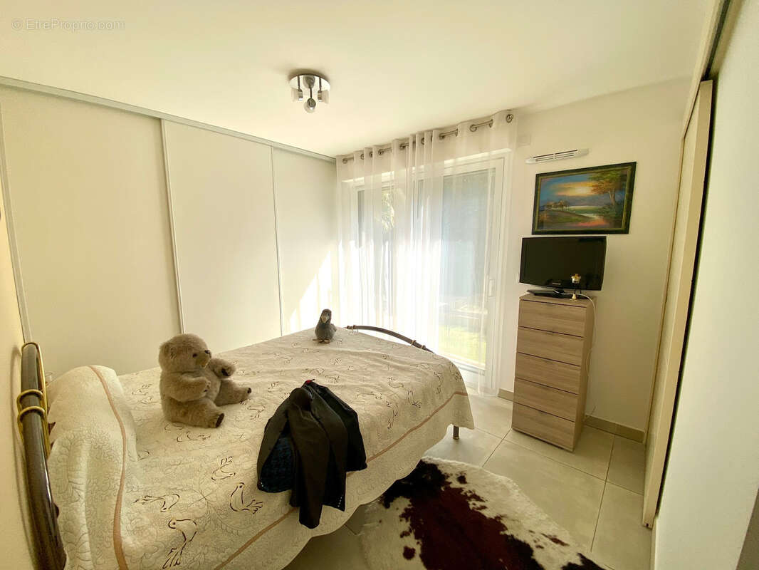 Appartement à SAINT-LAURENT-DU-VAR