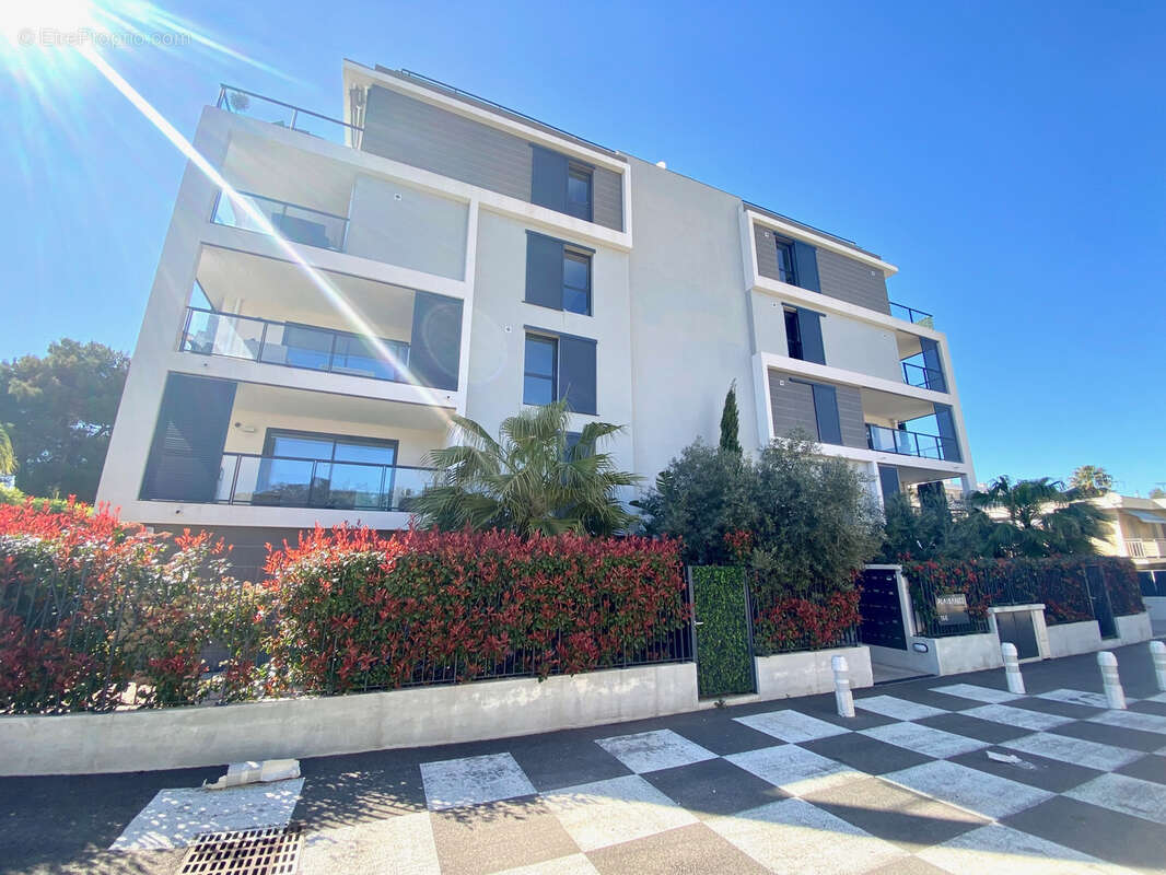 Appartement à SAINT-LAURENT-DU-VAR