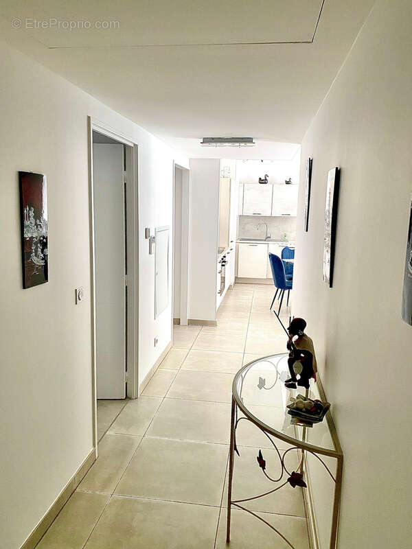 Appartement à SAINT-LAURENT-DU-VAR