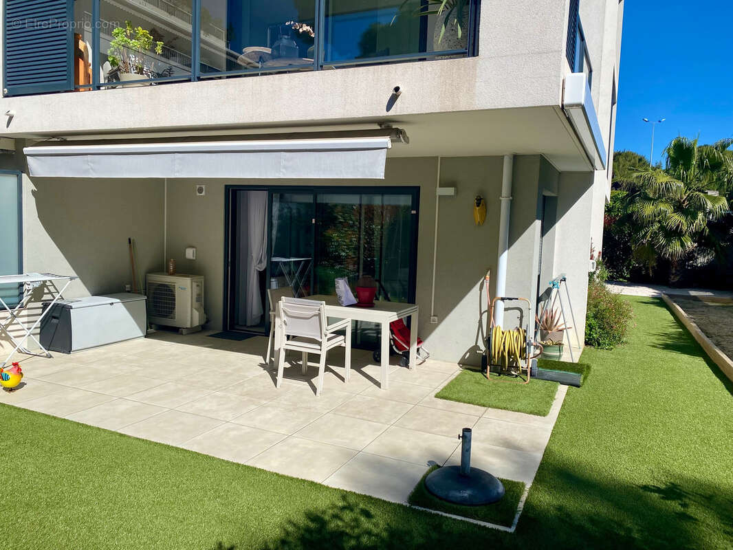 Appartement à SAINT-LAURENT-DU-VAR