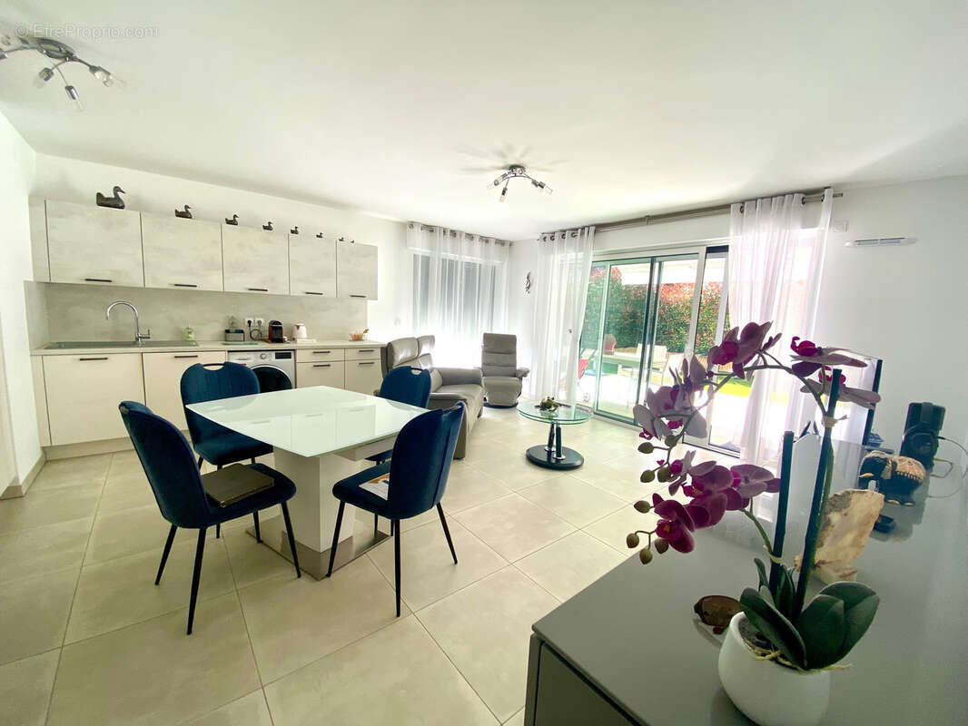 Appartement à SAINT-LAURENT-DU-VAR