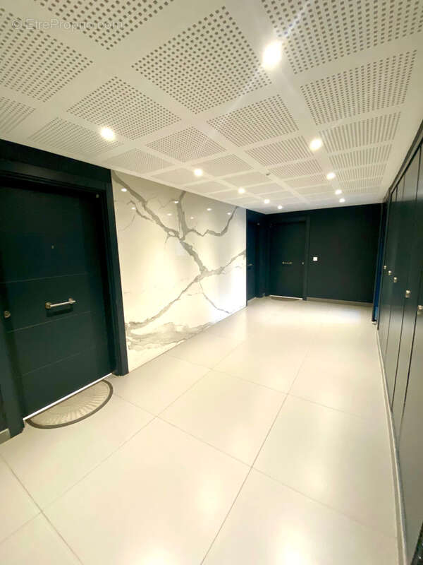 Appartement à SAINT-LAURENT-DU-VAR