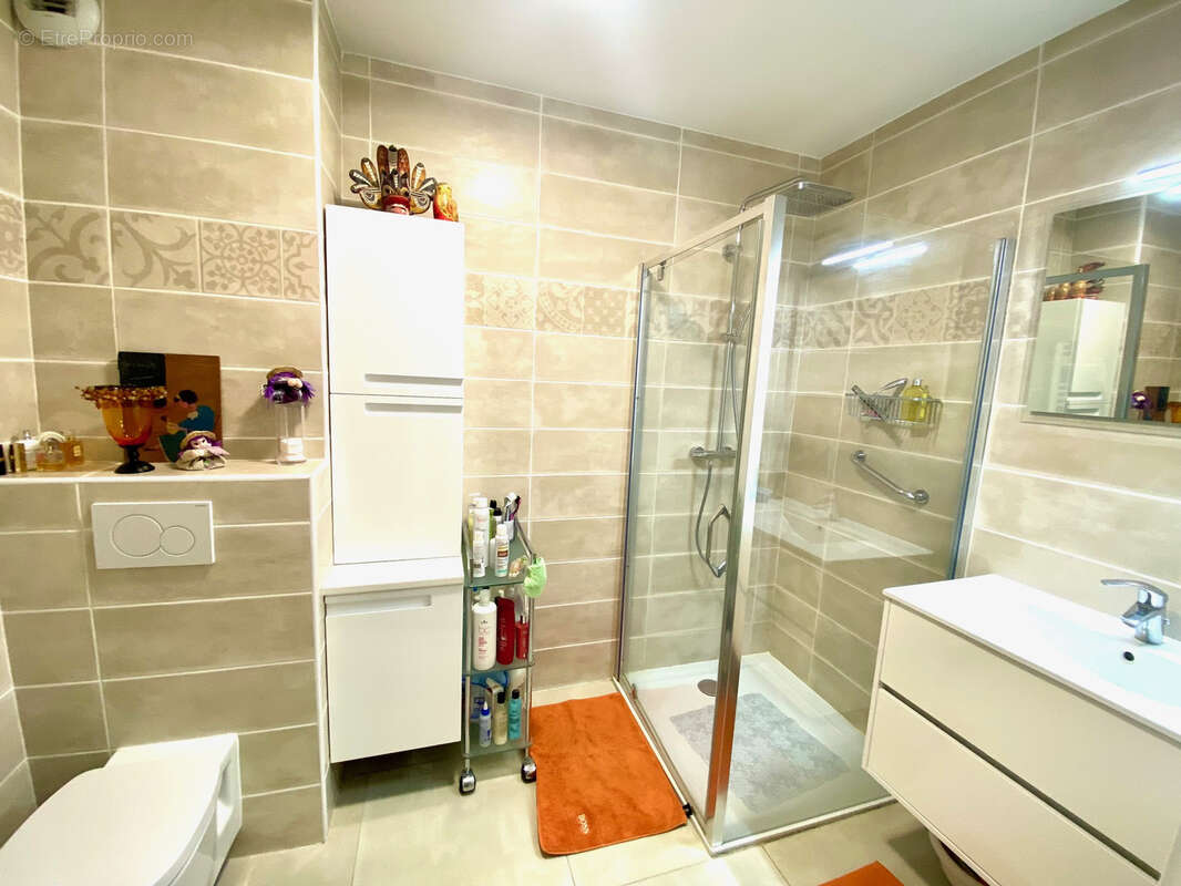 Appartement à SAINT-LAURENT-DU-VAR