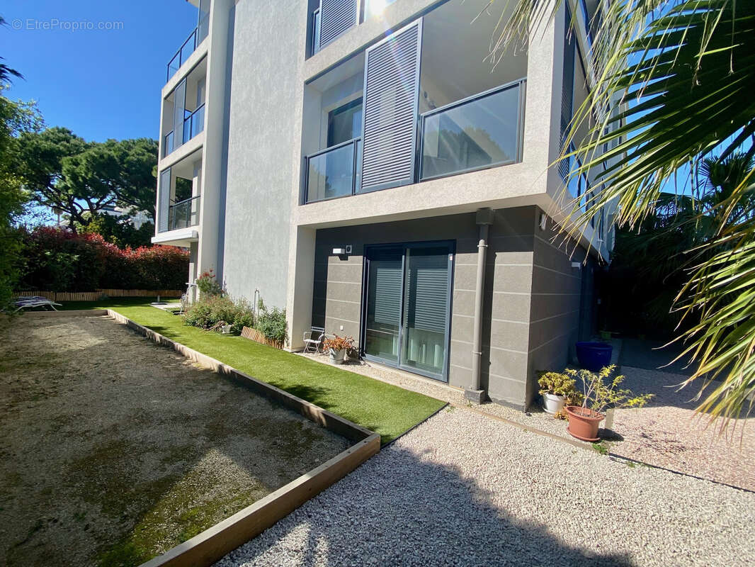 Appartement à SAINT-LAURENT-DU-VAR