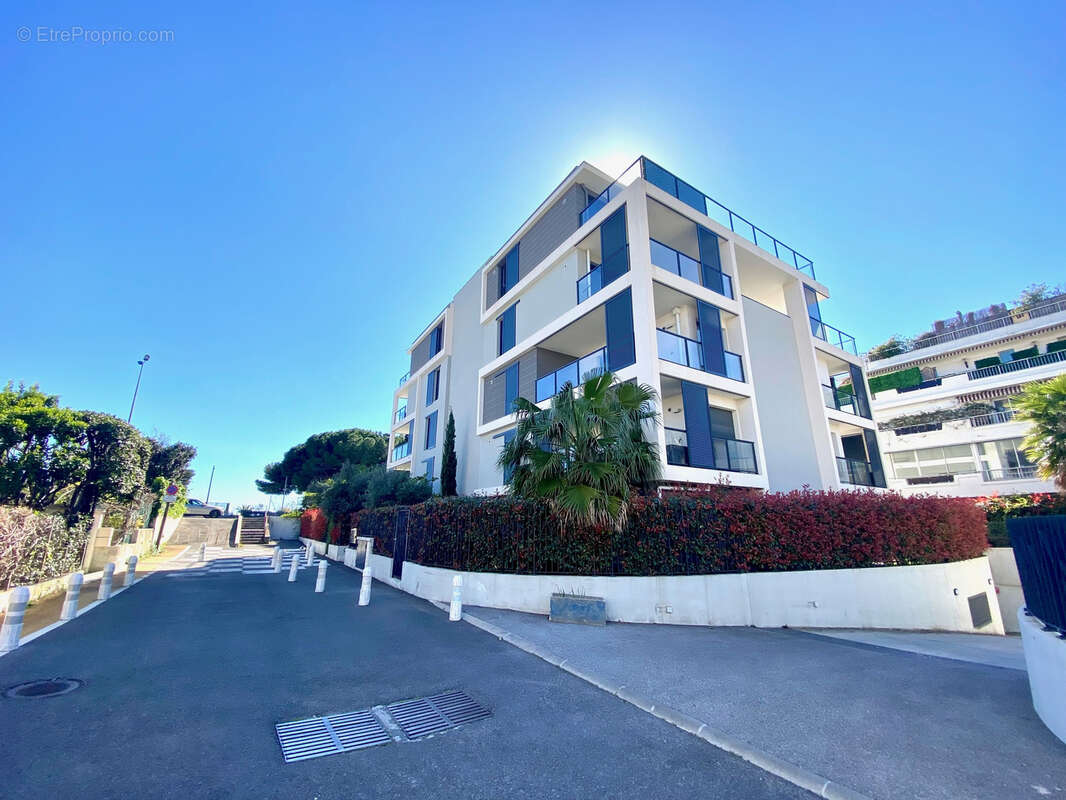 Appartement à SAINT-LAURENT-DU-VAR