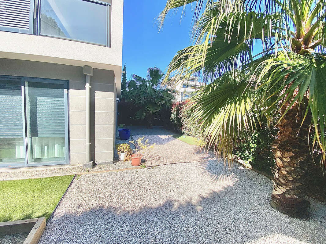 Appartement à SAINT-LAURENT-DU-VAR