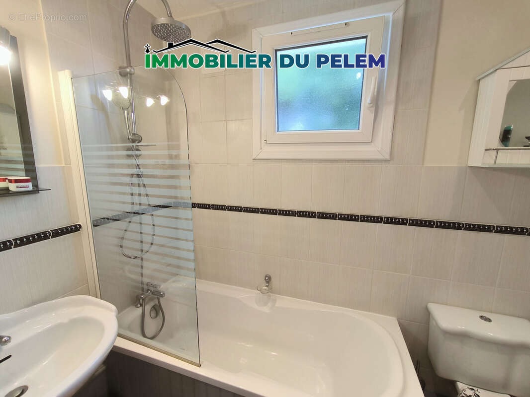 Maison à SAINT-NICOLAS-DU-PELEM