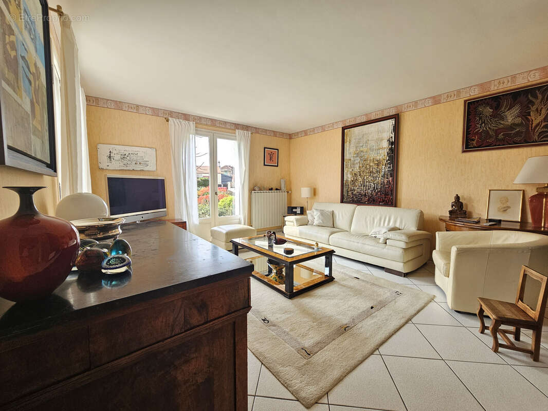 Maison à SAINT-REMY-EN-ROLLAT