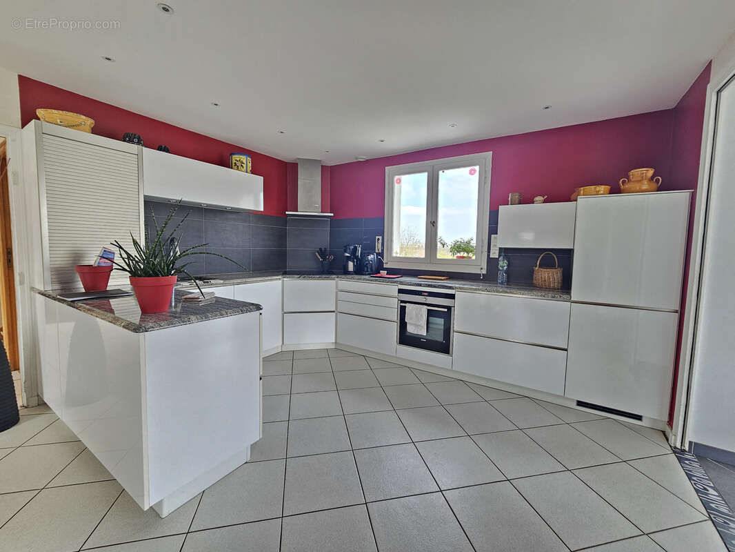 Maison à SAINT-REMY-EN-ROLLAT