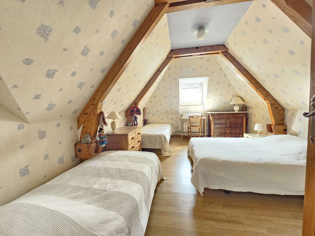 Maison à SAINT-REMY-EN-ROLLAT