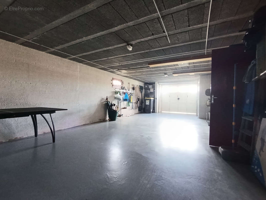 Maison à SAINT-REMY-EN-ROLLAT