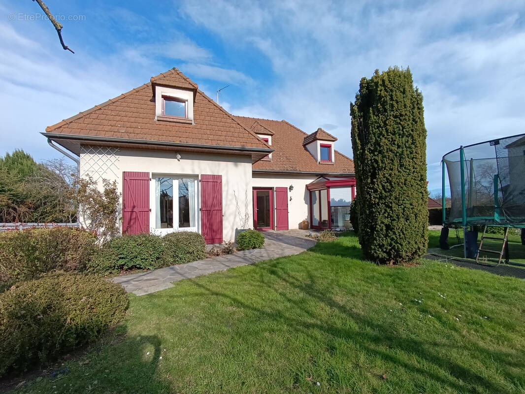 Maison à SAINT-REMY-EN-ROLLAT