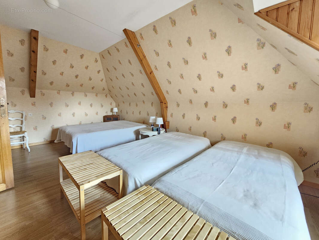 Maison à SAINT-REMY-EN-ROLLAT