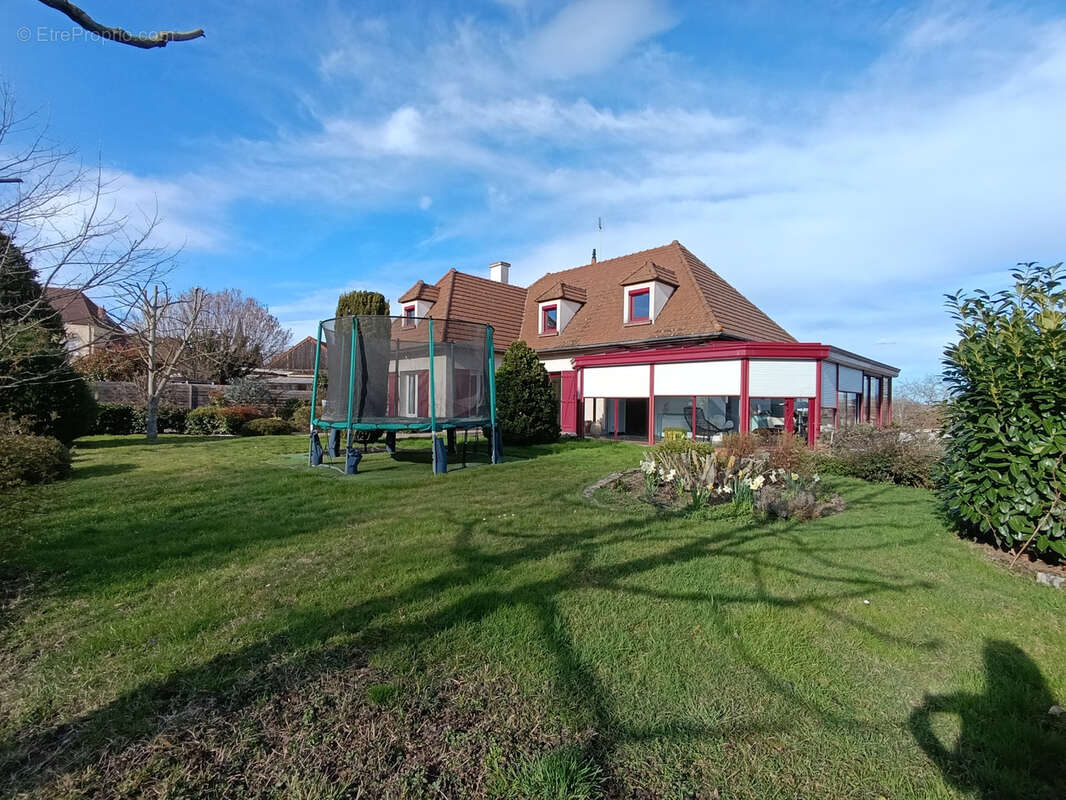 Maison à SAINT-REMY-EN-ROLLAT