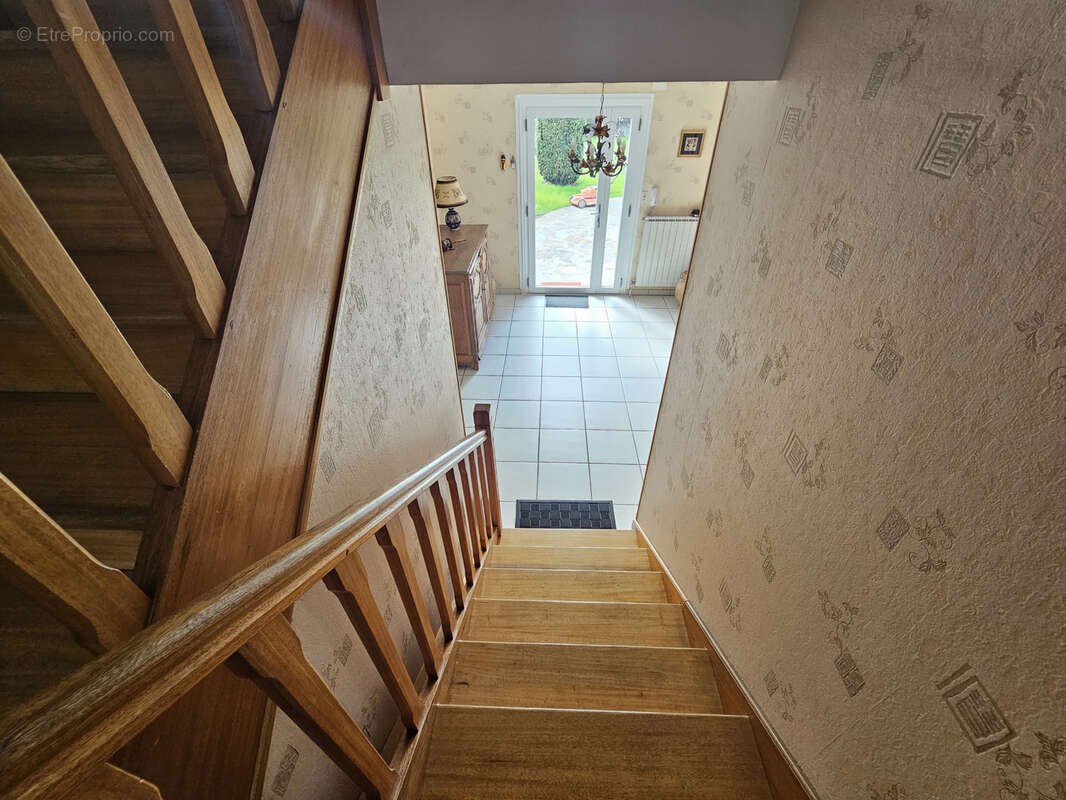 Maison à SAINT-REMY-EN-ROLLAT