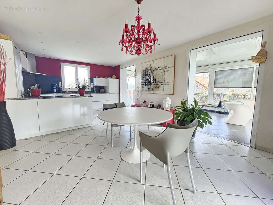 Maison à SAINT-REMY-EN-ROLLAT