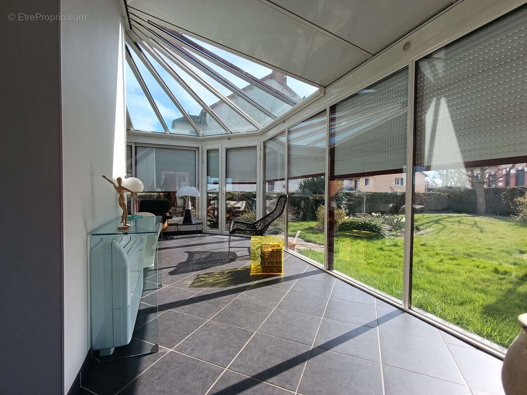 Maison à SAINT-REMY-EN-ROLLAT