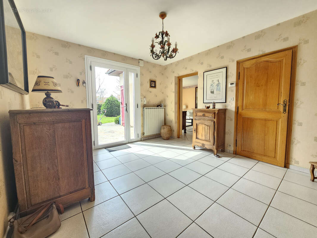 Maison à SAINT-REMY-EN-ROLLAT