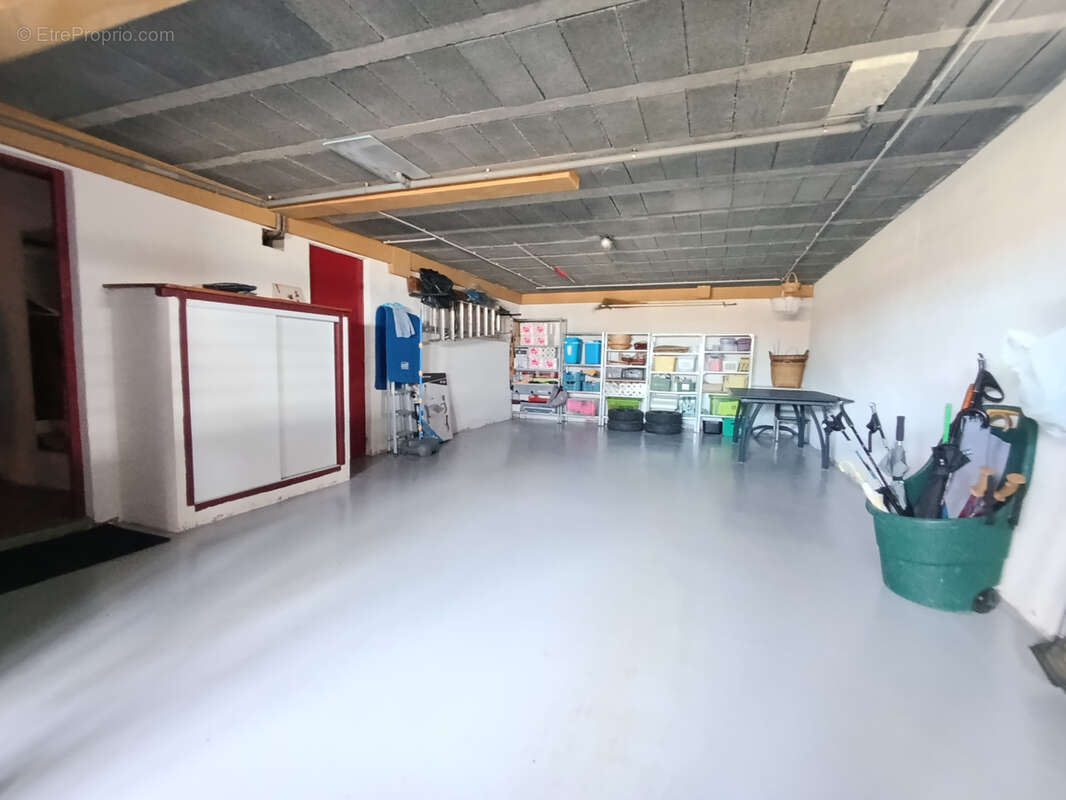 Maison à SAINT-REMY-EN-ROLLAT