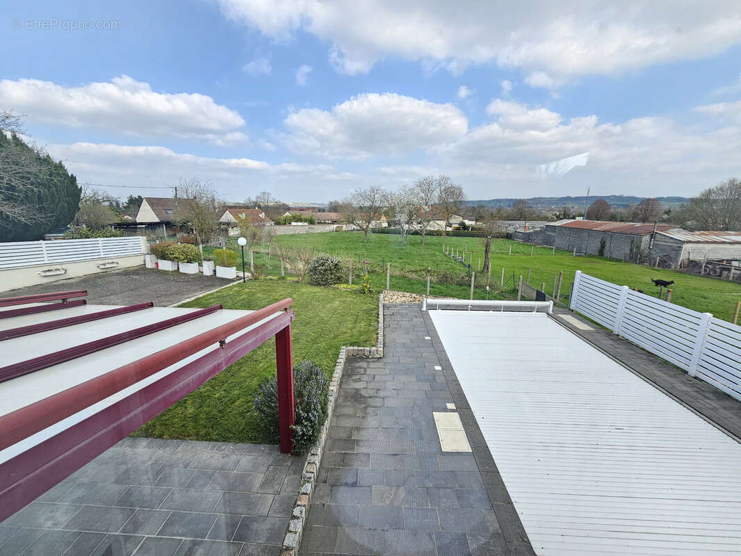 Maison à SAINT-REMY-EN-ROLLAT