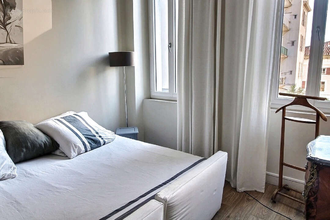 Appartement à MARSEILLE-1E