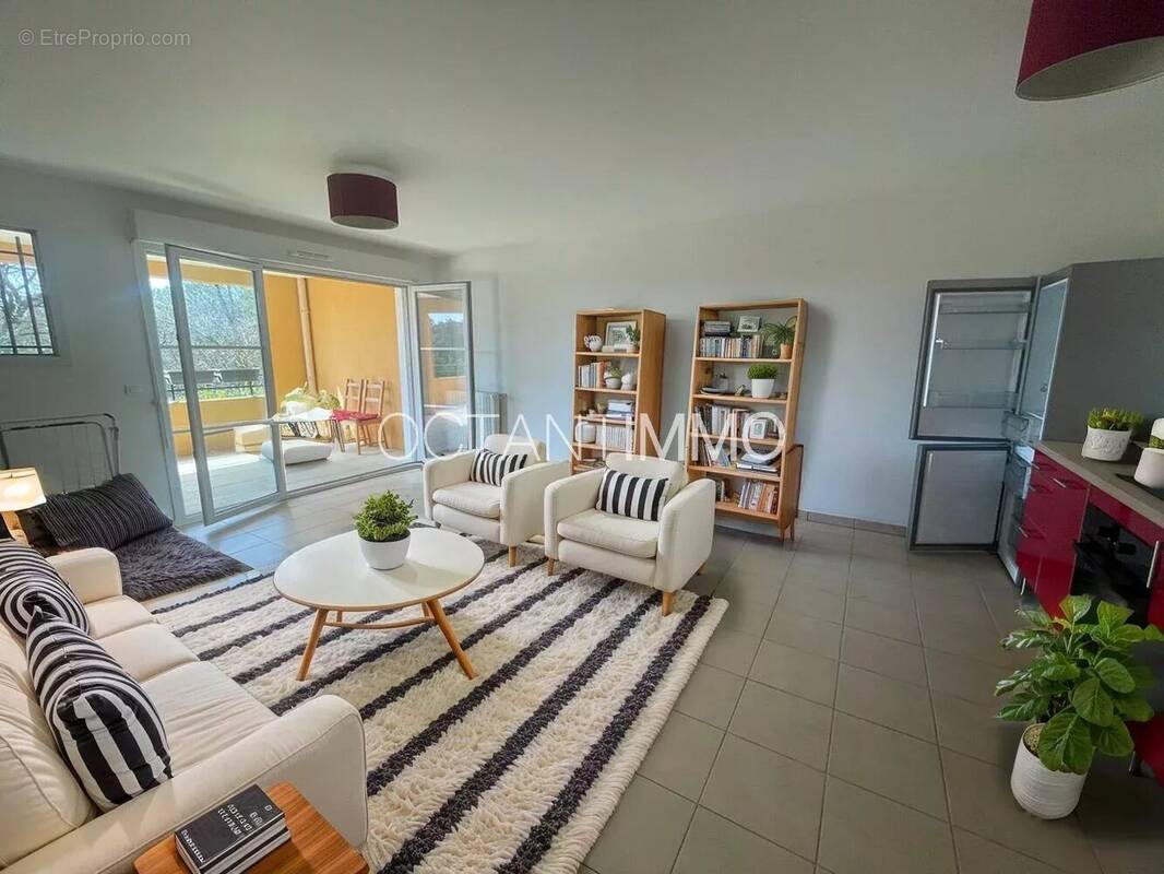Appartement à ROQUEFORT-LES-PINS