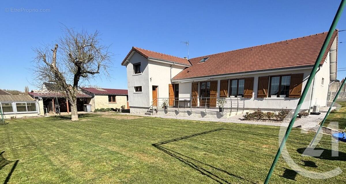 Maison à SERAUCOURT-LE-GRAND