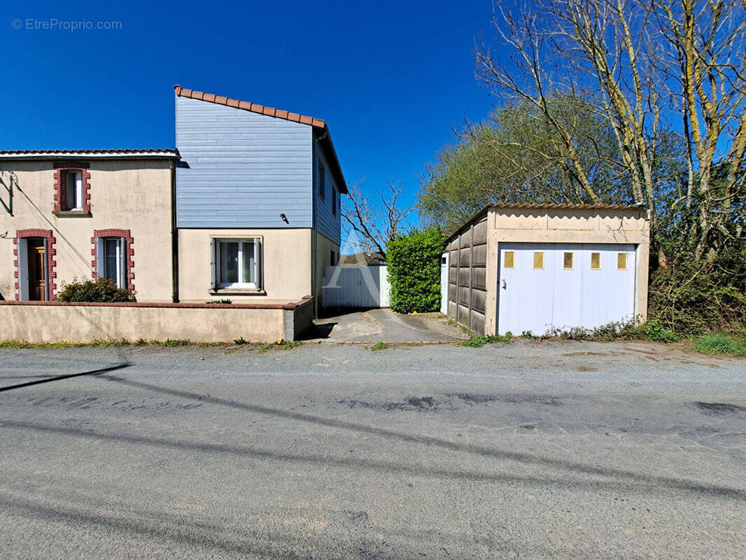 Maison à LES HERBIERS