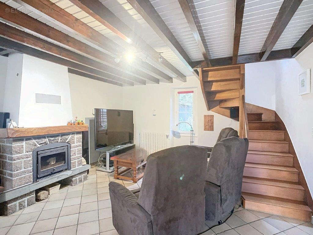 Maison à LIESVILLE-SUR-DOUVE