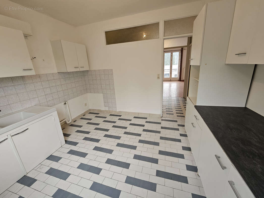 Maison à PEYRAT-LE-CHATEAU