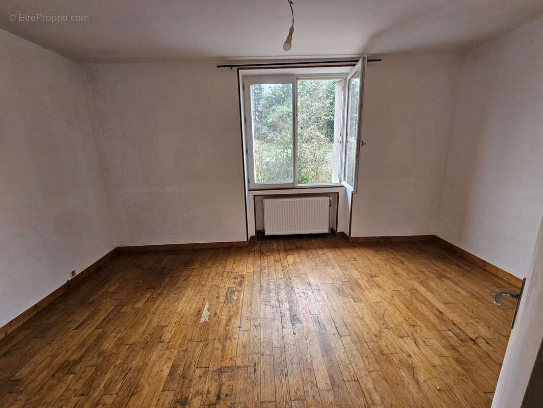 Maison à PEYRAT-LE-CHATEAU