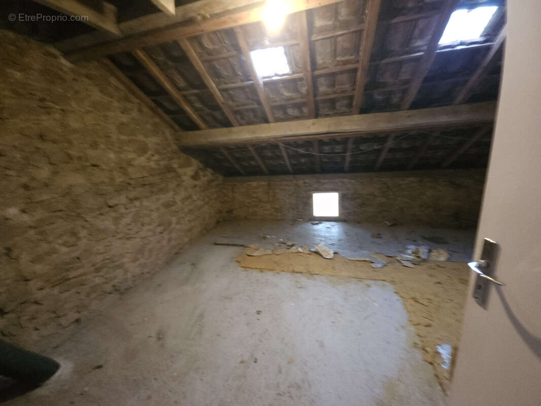 Maison à PEYRAT-LE-CHATEAU