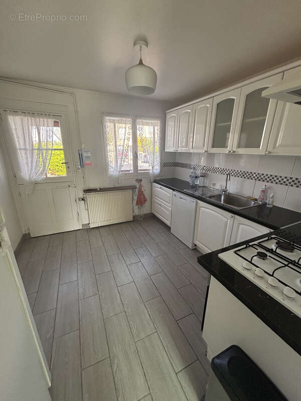 Maison à SAINTE-GENEVIEVE-DES-BOIS