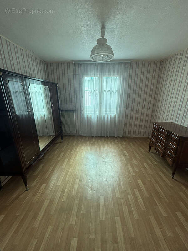 Maison à SAINTE-GENEVIEVE-DES-BOIS