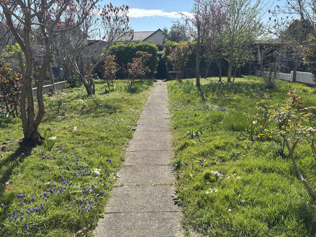 Maison à SAINTE-GENEVIEVE-DES-BOIS