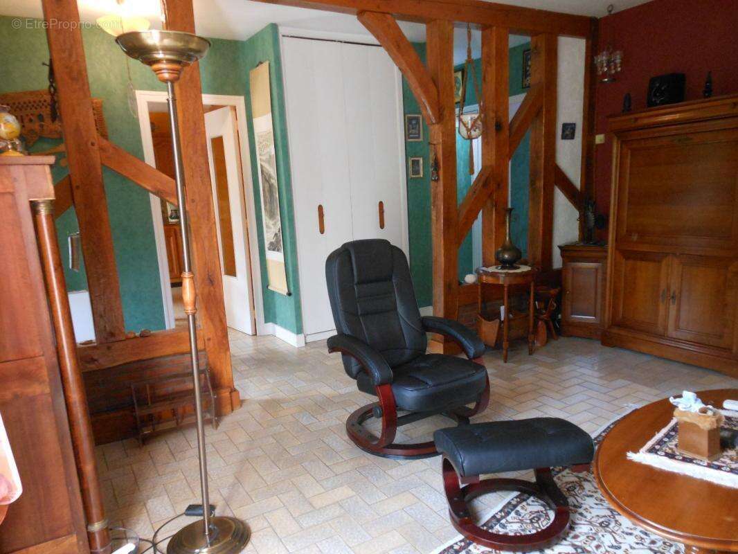 Maison à SAINT-PRYVE-SAINT-MESMIN