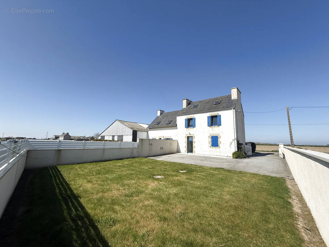 Maison à PLOUNEOUR-TREZ