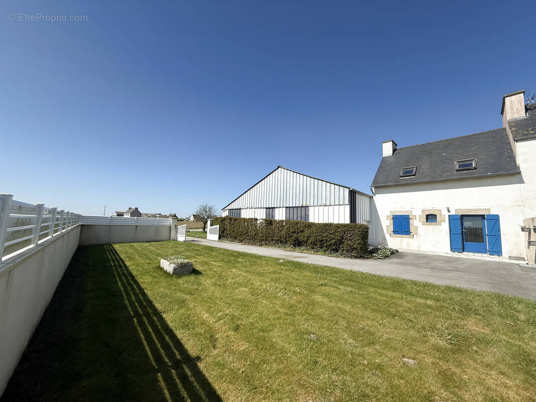 Maison à PLOUNEOUR-TREZ