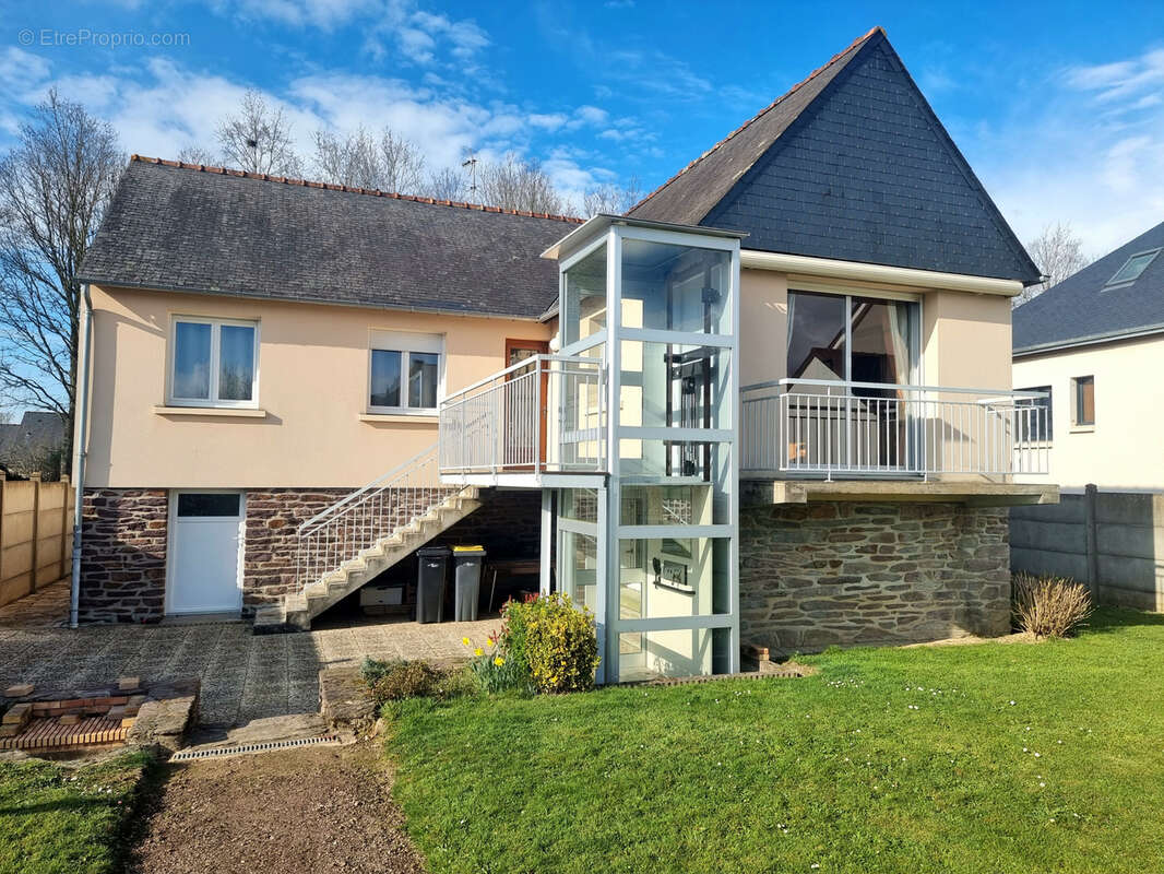 Maison à SAINT-ERBLON