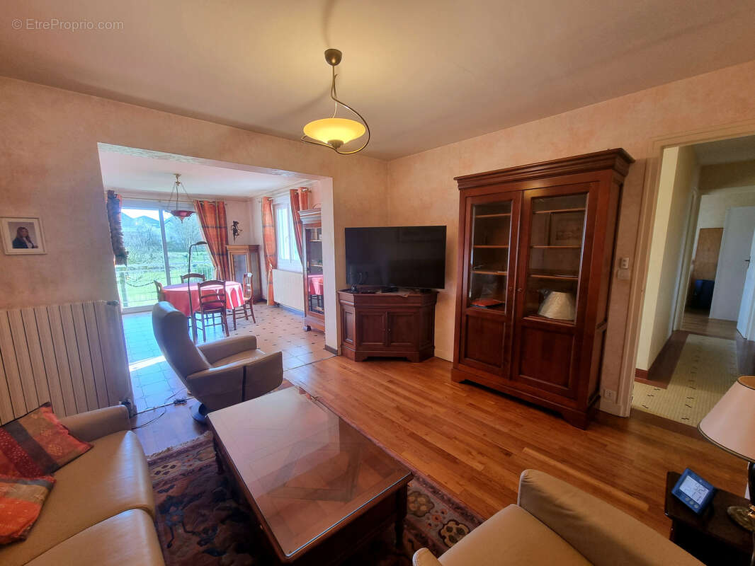 Maison à SAINT-ERBLON